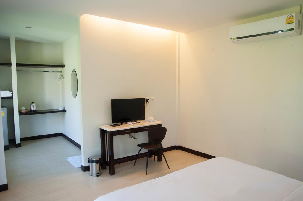 Charpoot Khao Lak